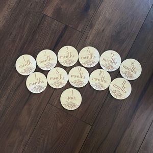 Wooden baby milestone disc